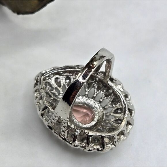 "5/$25" Large Silvertone Peach Pear Shaped Crystal Cocktail Ring Sz 7 - Picture 3 of 6
